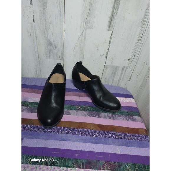 Torrid V Cut Black Ankle Booties Size 8W Faux Leather - Picture 9 of 10